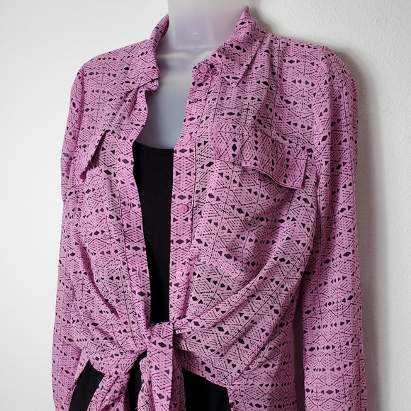 I 🖤 Ronson Tribal Print Blouse - US S - Picture 3 of 13